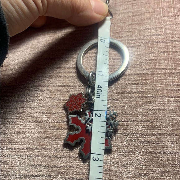 #05 Red and Silver Snowflake Keychain - Picture 5 of 5